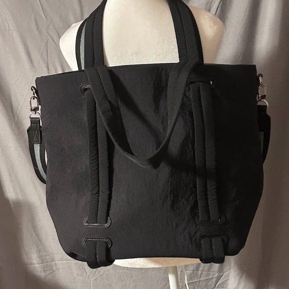 Laundry By Shelli Segal Bags Laundry By Shelli Segal Large Tote Black Poshmark